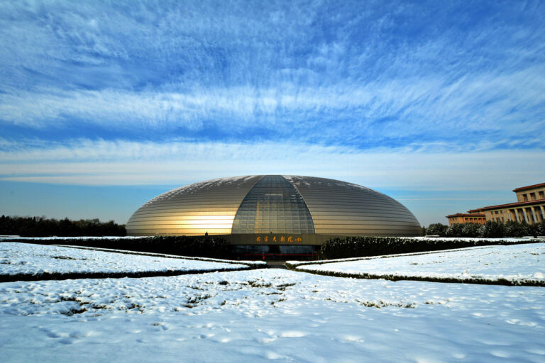 Splendid Light - The pearl in auspicious snow